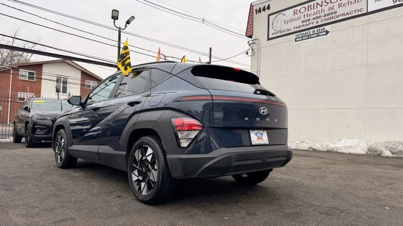 2024 Hyundai Kona - Image 8 of 12