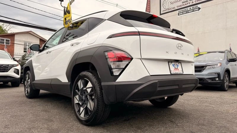 2024 Hyundai Kona - Image 8 of 12