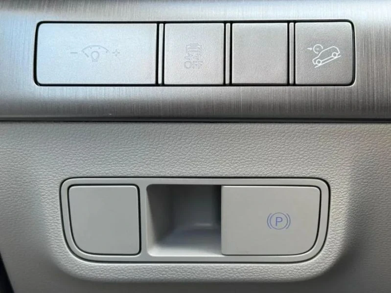 2024 Hyundai Kona - Image 8 of 12