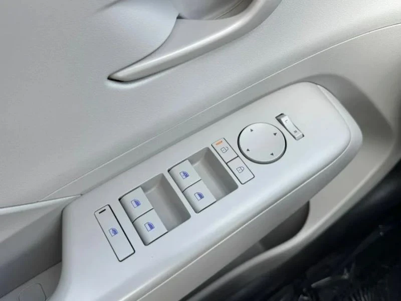 2024 Hyundai Kona - Image 7 of 12