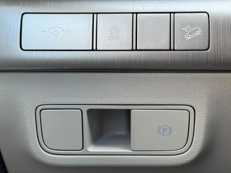 2024 Hyundai Kona - Image 8 of 12