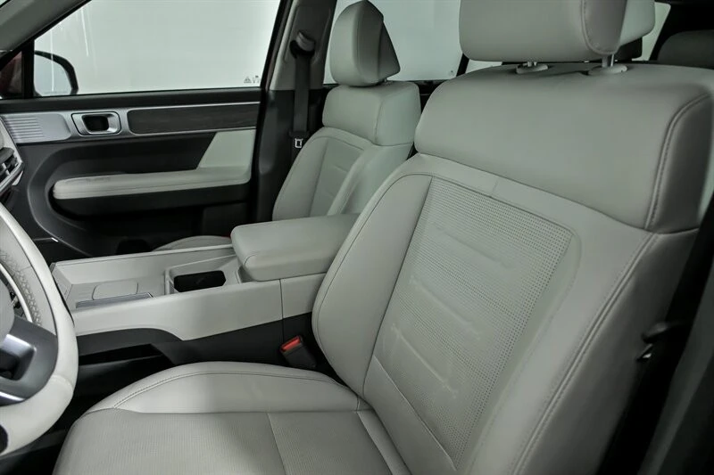 2024 Hyundai Santa Fe - Image 18 of 21