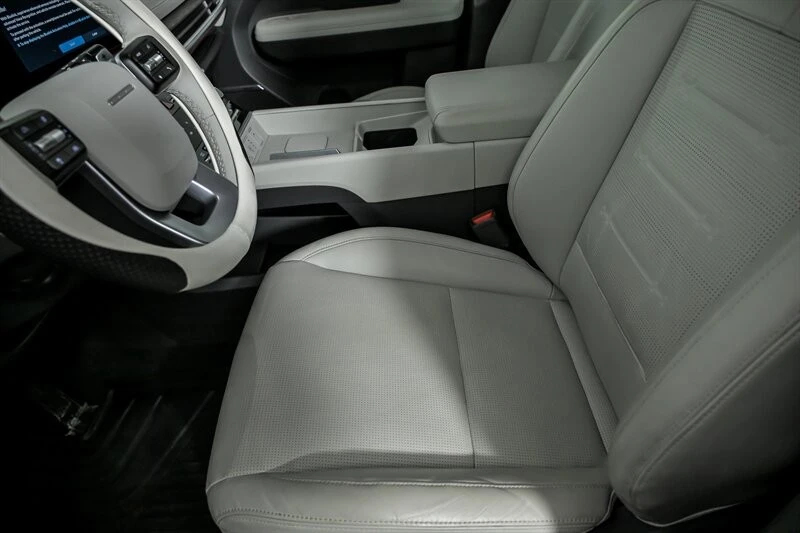 2024 Hyundai Santa Fe - Image 17 of 21