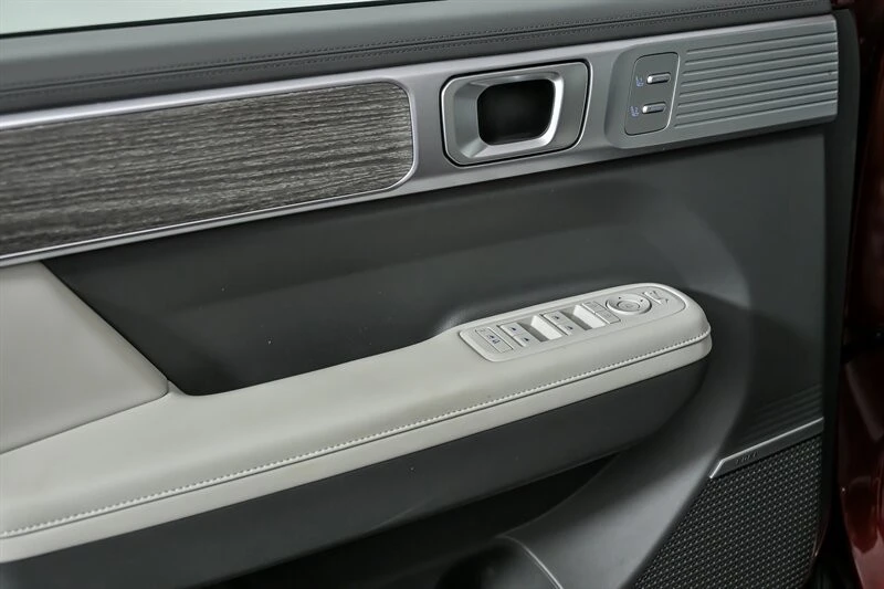 2024 Hyundai Santa Fe - Image 15 of 21