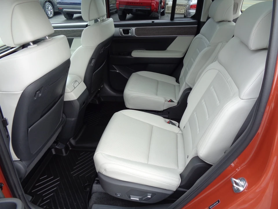 2024 Hyundai Santa Fe - Image 15 of 21