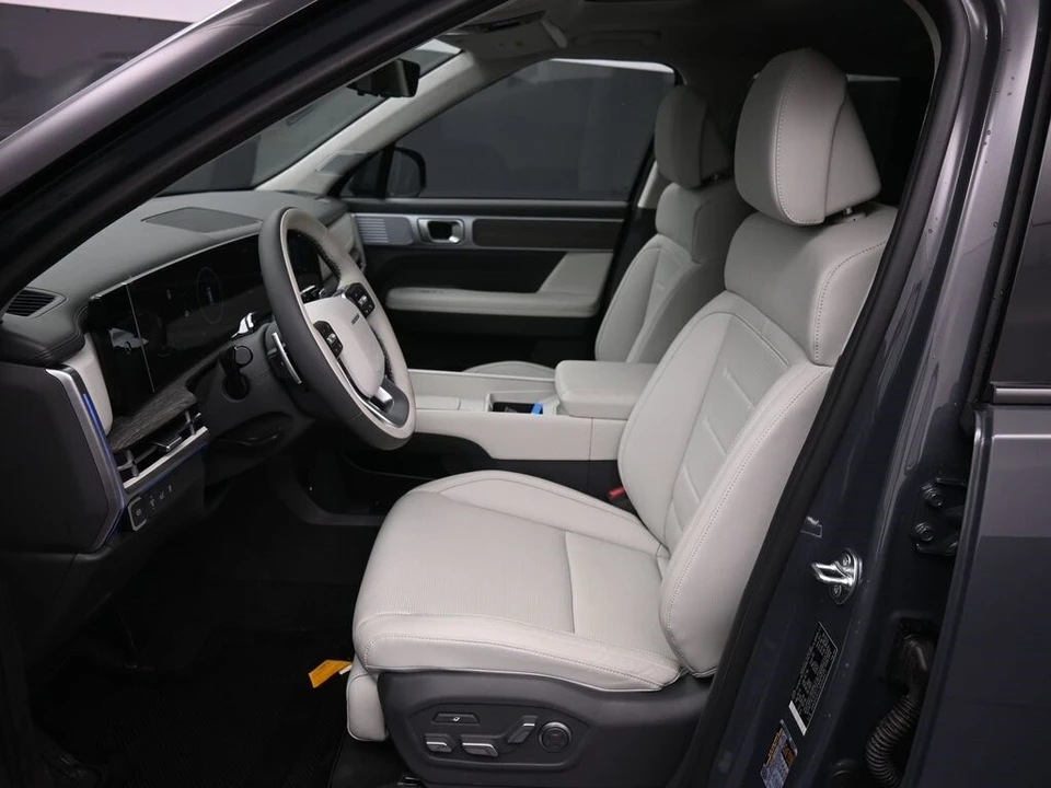 2024 Hyundai Santa Fe - Image 19 of 21