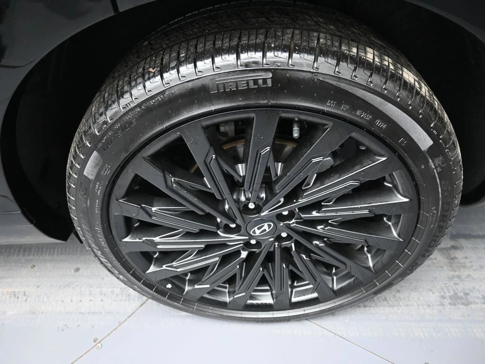 2024 Hyundai Santa Fe - Image 15 of 21