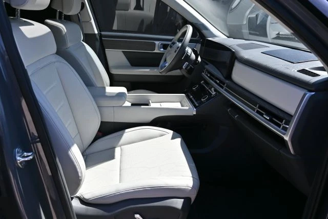 2024 Hyundai Santa Fe - Image 16 of 21
