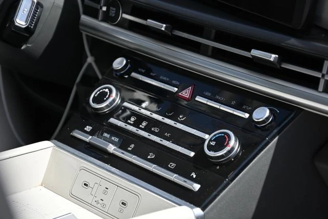 2024 Hyundai Santa Fe - Image 14 of 21