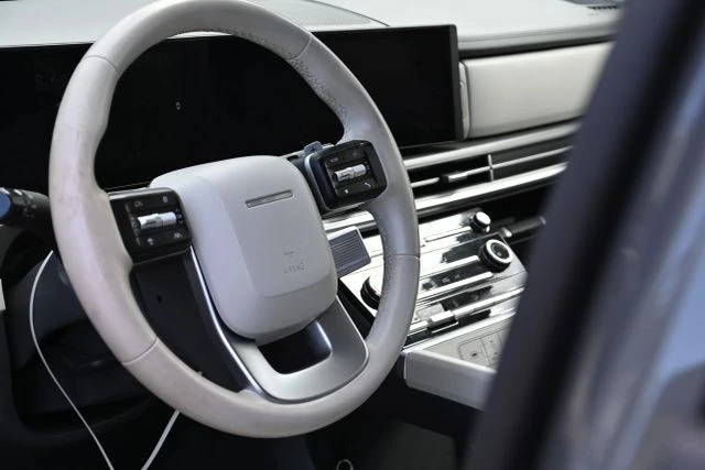 2024 Hyundai Santa Fe - Image 11 of 18