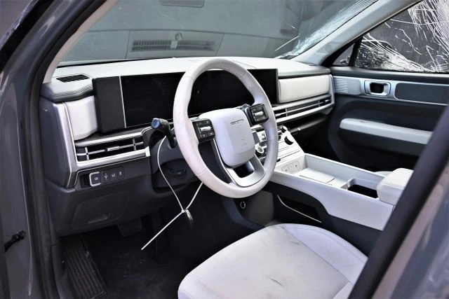 2024 Hyundai Santa Fe - Image 13 of 18
