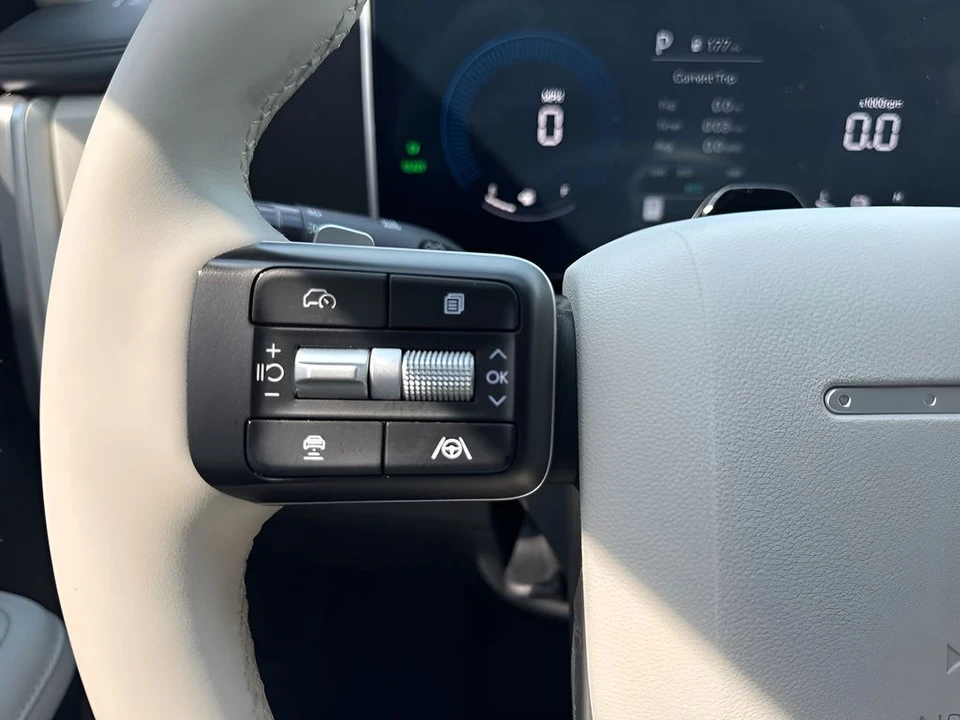 2024 Hyundai Santa Fe - Image 14 of 21