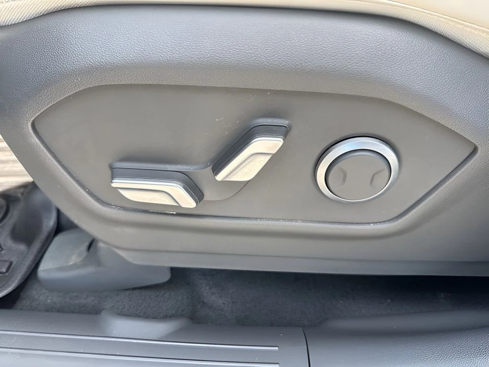 2024 Hyundai Santa Fe - Image 10 of 21
