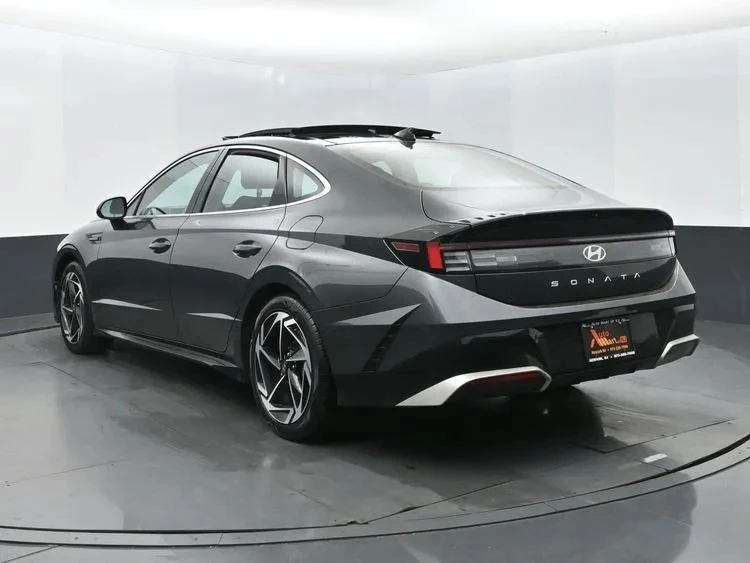 2024 Hyundai Sonata - Image 9 of 12