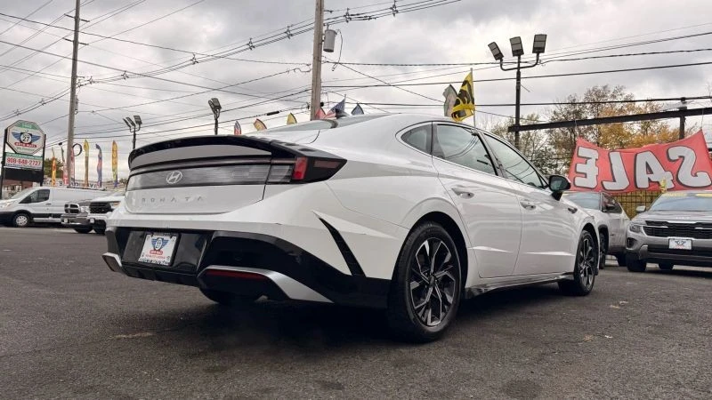 2024 Hyundai Sonata - Image 9 of 12