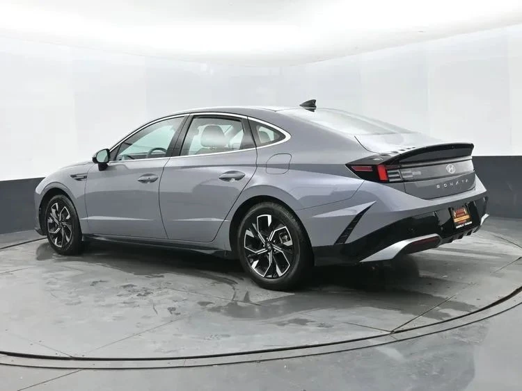 2024 Hyundai Sonata - Image 9 of 12