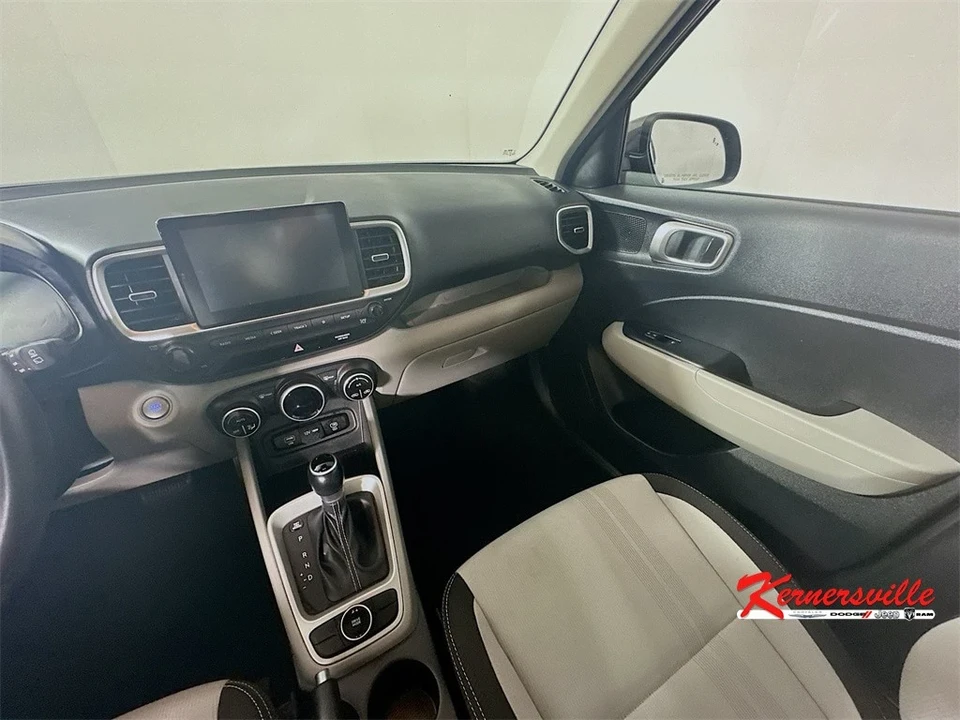 2024 Hyundai Venue - Image 11 of 21