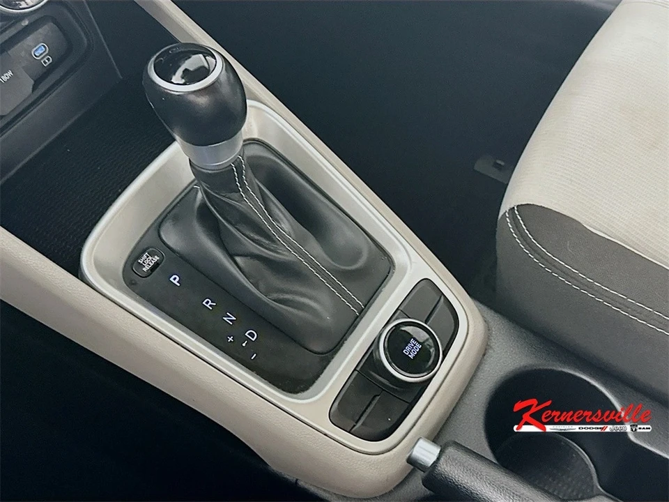 2024 Hyundai Venue - Image 16 of 21