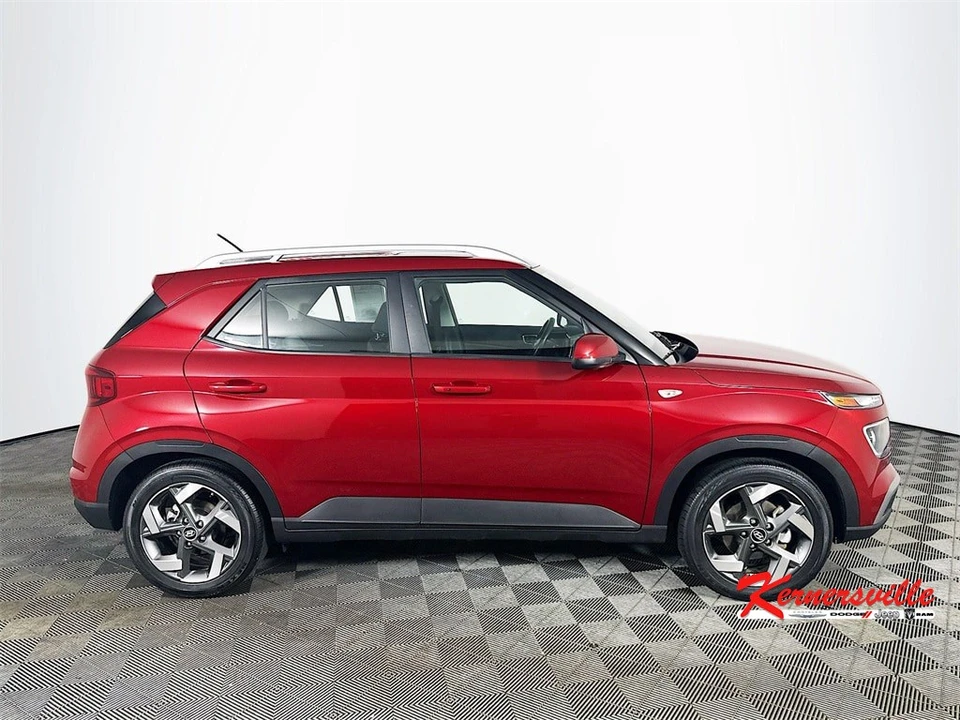 2024 Hyundai Venue - Image 8 of 21