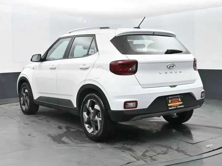 2024 Hyundai Venue - Image 9 of 12