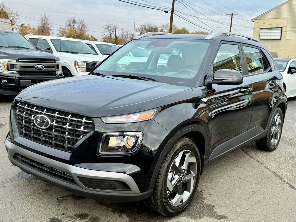 2024 Hyundai Venue - Image 2 of 21