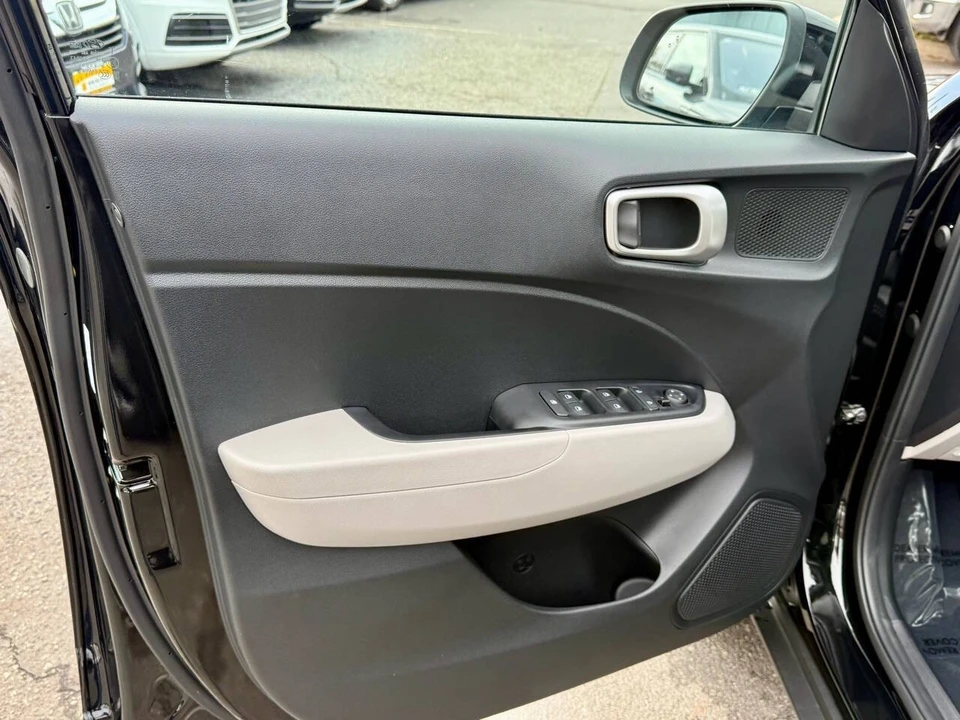 2024 Hyundai Venue - Image 9 of 21