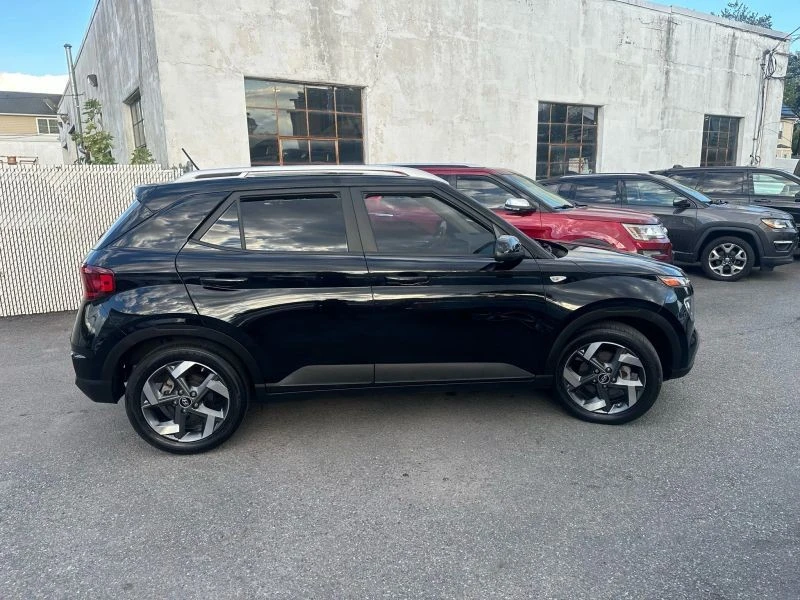 2024 Hyundai Venue - Image 5 of 12