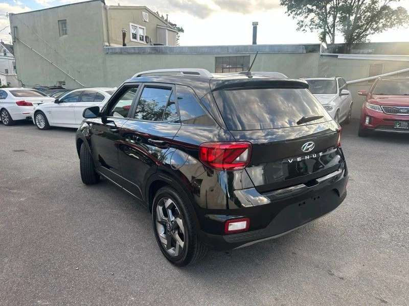 2024 Hyundai Venue - Image 8 of 12