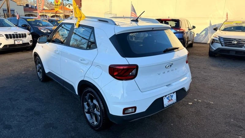 2024 Hyundai Venue - Image 5 of 12