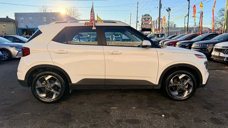 2024 Hyundai Venue - Image 11 of 12