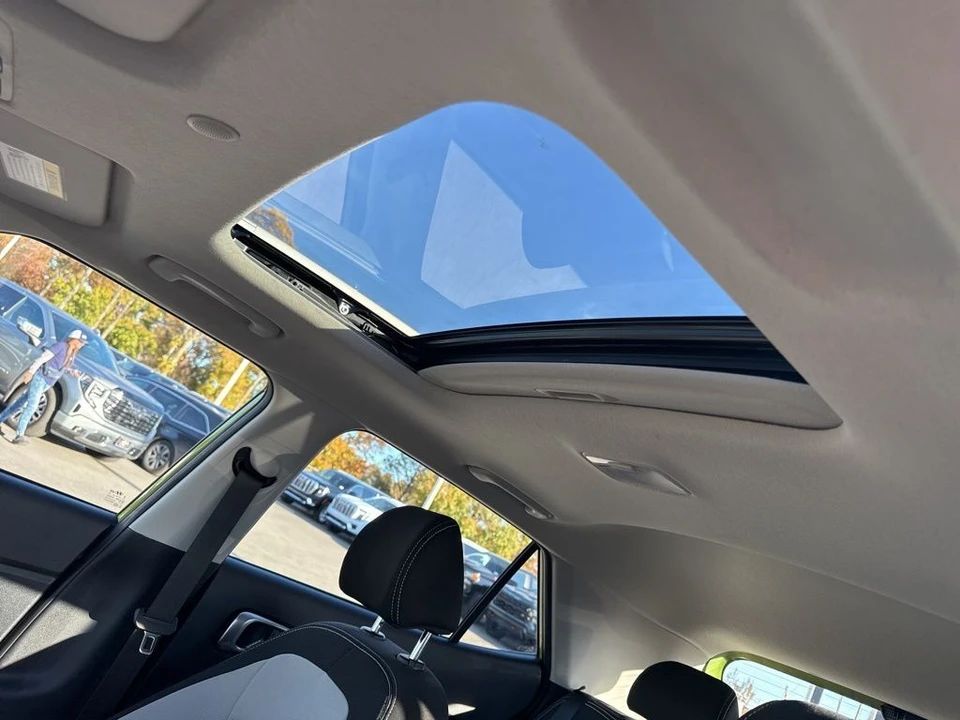 2024 Hyundai Venue - Image 10 of 21