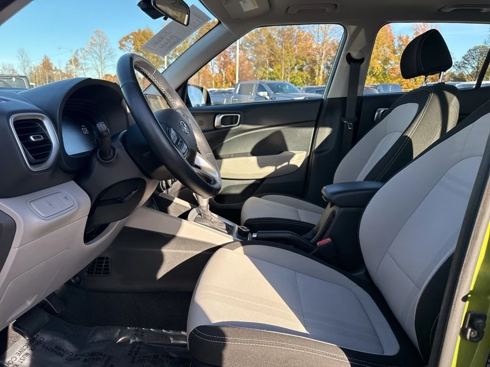 2024 Hyundai Venue - Image 9 of 21