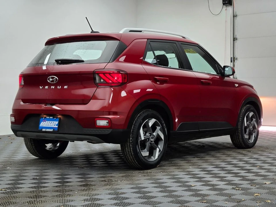 2024 Hyundai Venue - Image 11 of 12