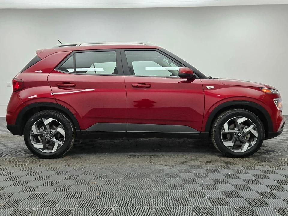 2024 Hyundai Venue - Image 10 of 12