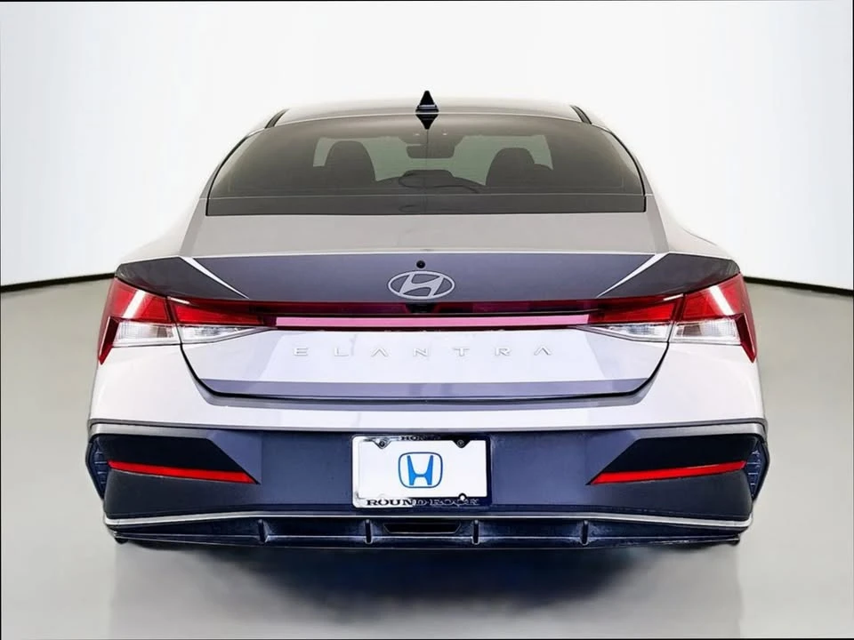 2024 Hyundai Elantra - Image 4 of 16