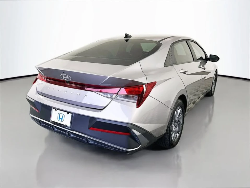 2024 Hyundai Elantra - Image 3 of 16