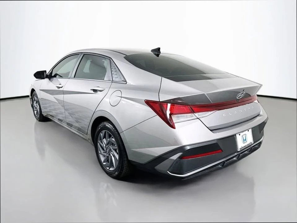 2024 Hyundai Elantra - Image 5 of 16
