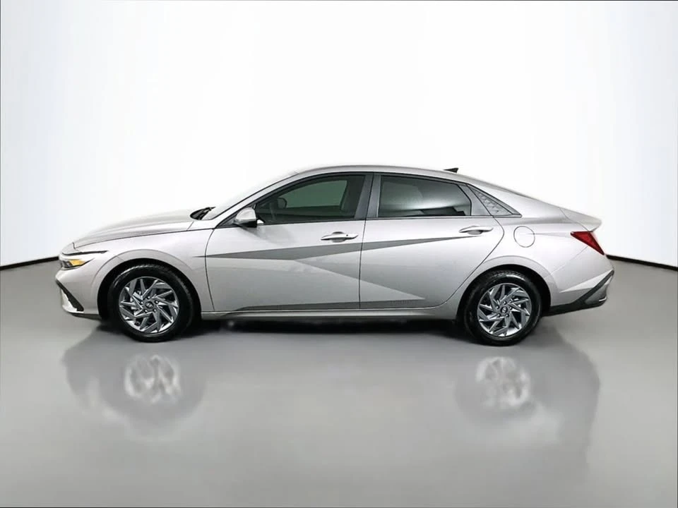 2024 Hyundai Elantra - Image 6 of 16