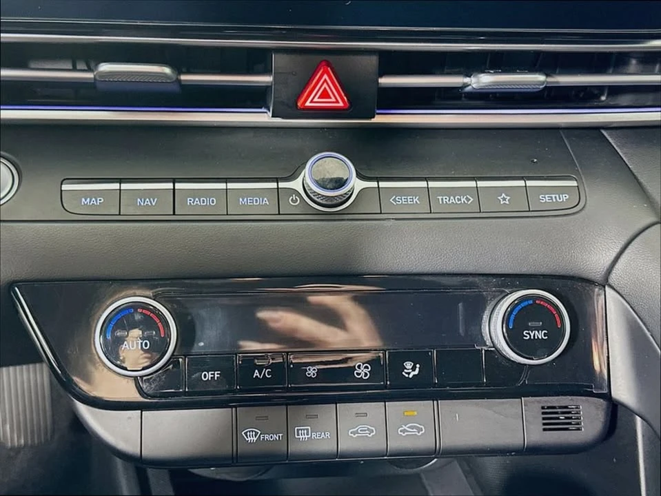 2024 Hyundai Elantra - Image 13 of 16