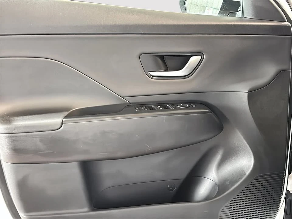 2024 Hyundai Kona - Image 17 of 19