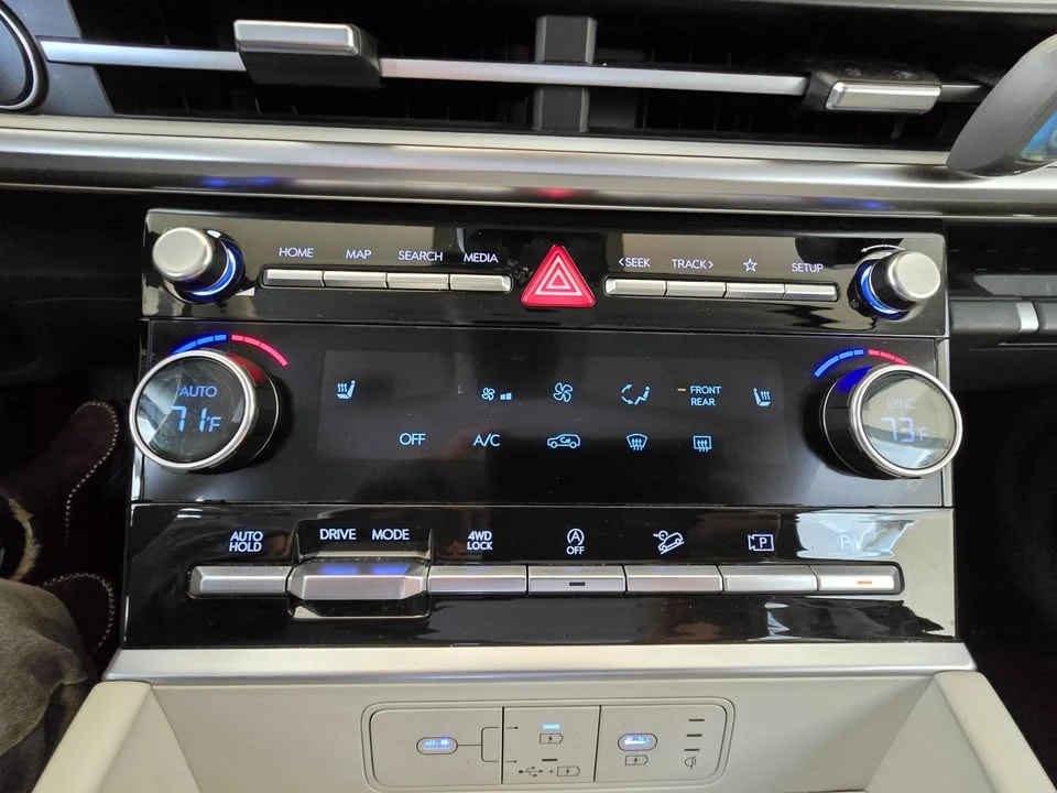 2024 Hyundai Santa Fe - Image 18 of 20