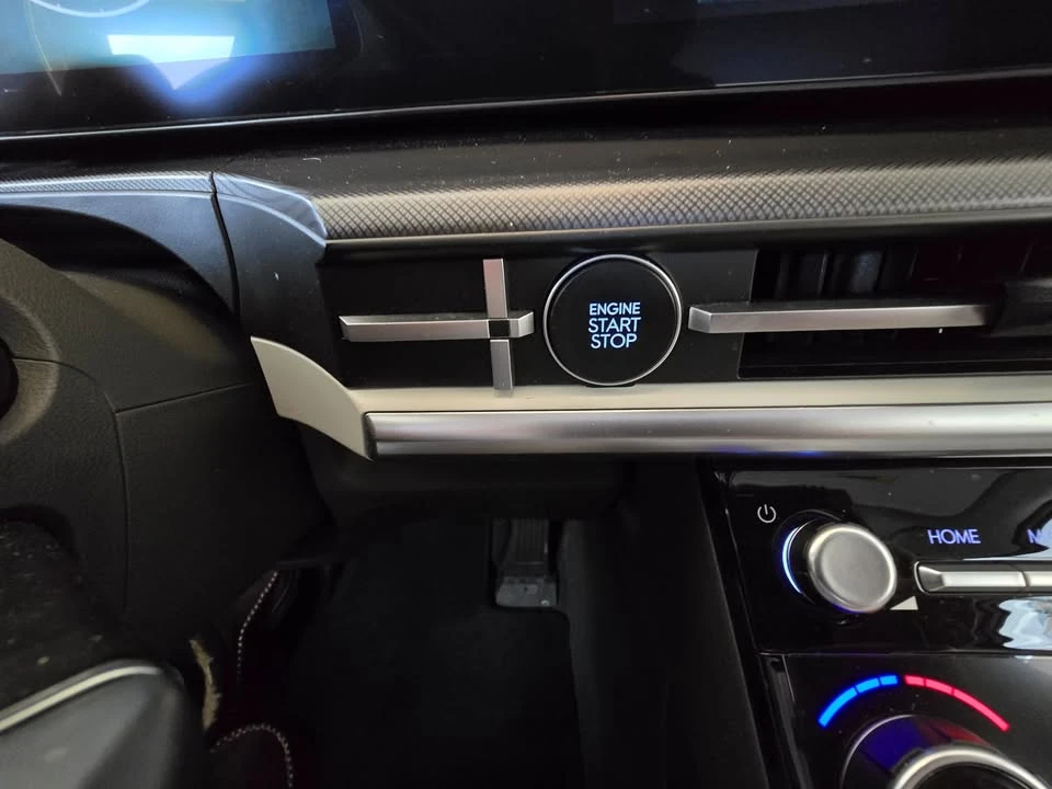 2024 Hyundai Santa Fe - Image 17 of 20