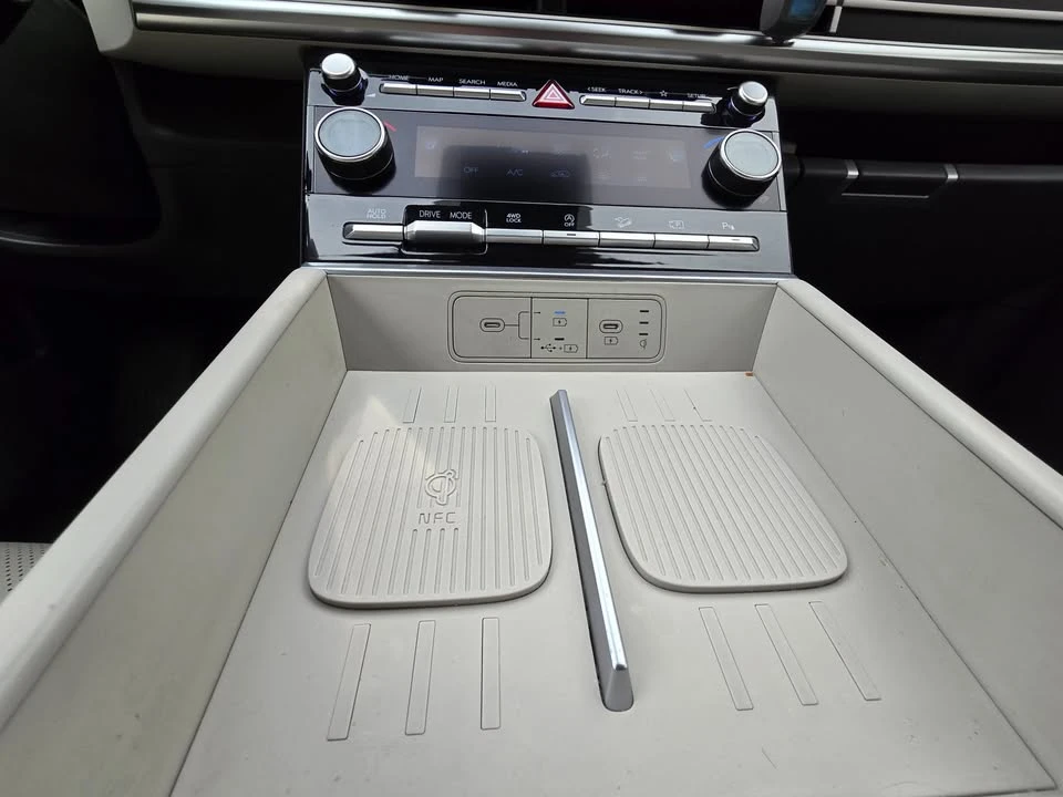 2024 Hyundai Santa Fe - Image 8 of 20