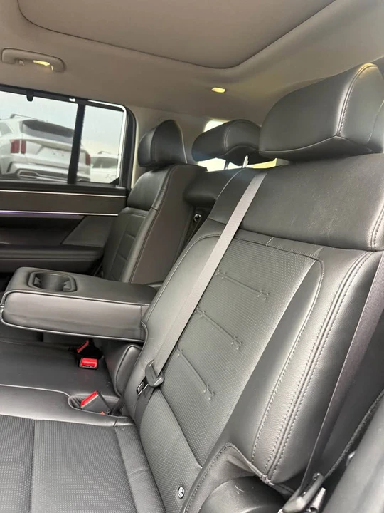 2024 Hyundai Santa Fe - Image 8 of 10