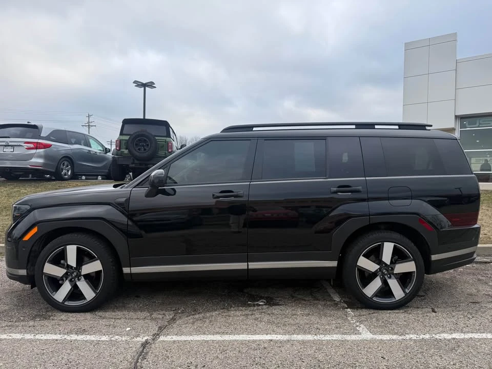 2024 Hyundai Santa Fe - Image 2 of 10
