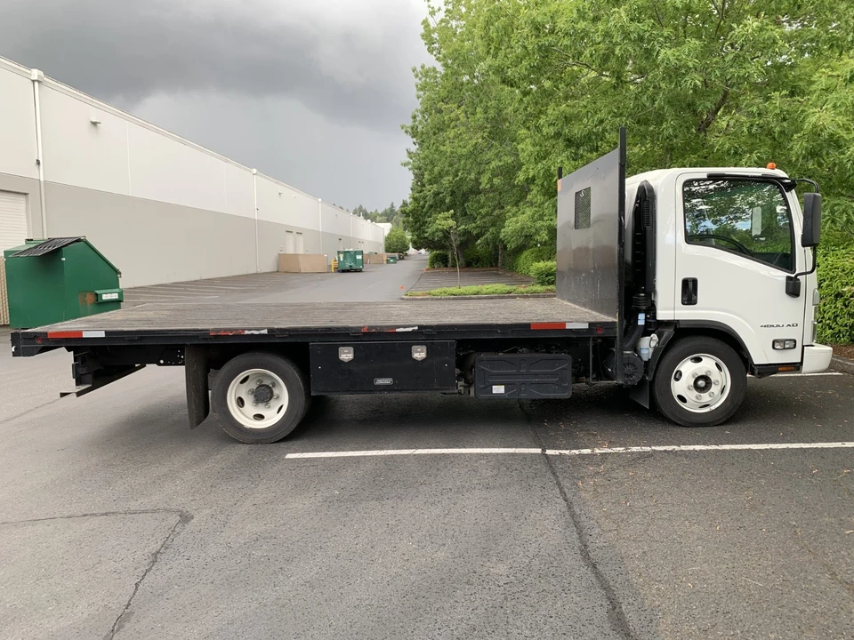 2024 Isuzu Elf - Image 4 of 25