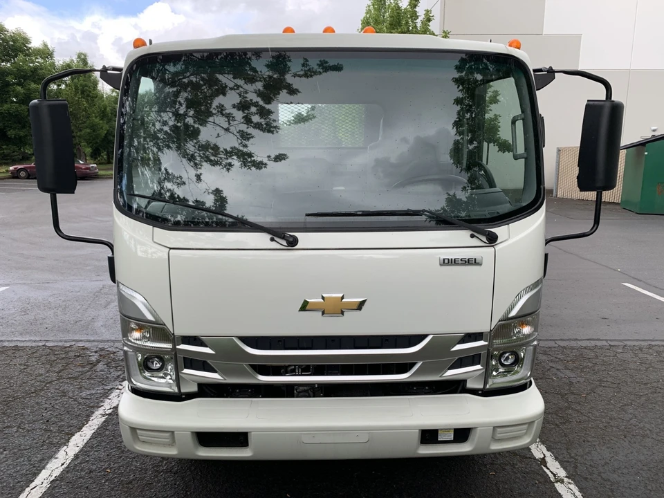 2024 Isuzu Elf - Image 2 of 25