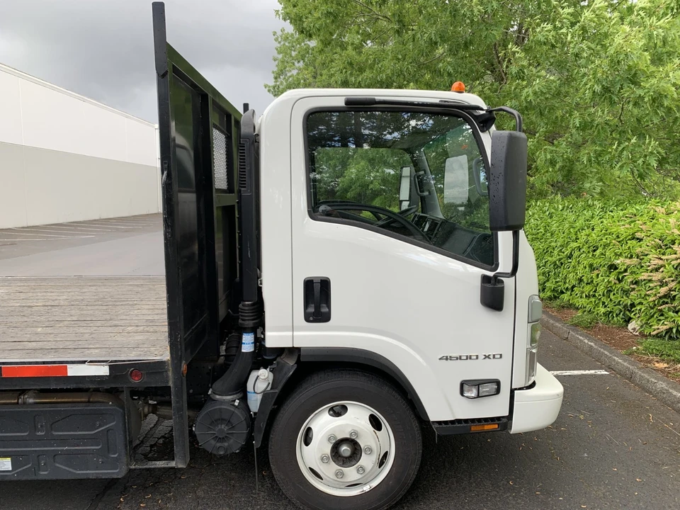 2024 Isuzu Elf - Image 11 of 25