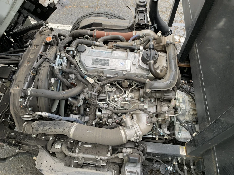 2024 Isuzu Elf - Image 12 of 25