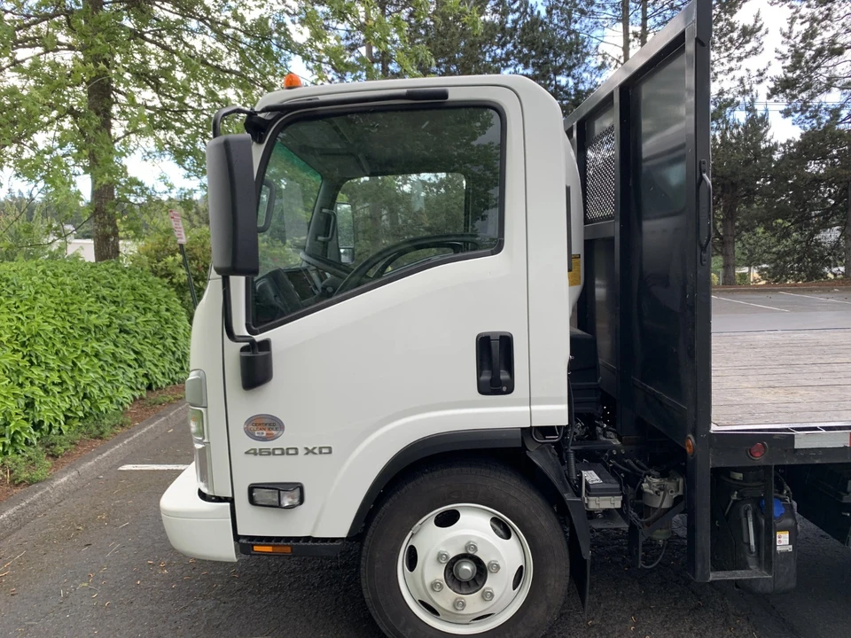 2024 Isuzu Elf - Image 10 of 25
